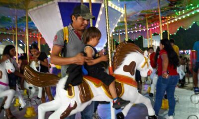 Niños de la zona rural disfrutaron de la pista de hielo, carrusel y tren eléctrico.