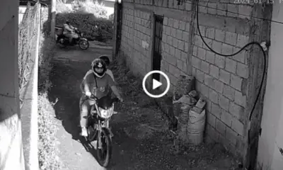 Sujetos en moto intentan robar a niña de los brazos de su madre