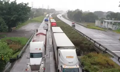 Lanzan bomba molotov a tráileres para asaltarlos en autopista Orizaba-Puebla