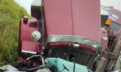 Tráiler embiste a carro particular en autopista de Veracruz; hay al menos 4 muertos