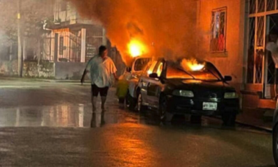 Teapa, Tabasco: hombres armados incendian autos y dejan manta con amenazas a policías