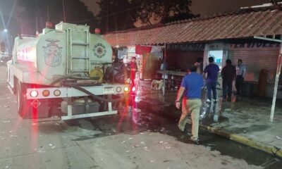 Por uso de pirotecnia, se incendia florería en Minatitlán