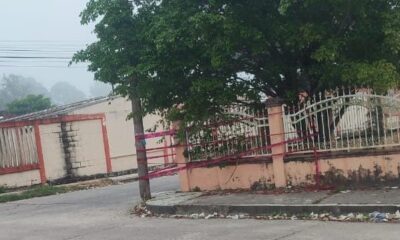 Poste a punto de caer en la Tacoteno; vecinos lanzan nuevo llamado de auxilio