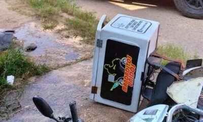 Conductor de camioneta chocó contra auto estacionado y acabó por impactar a motociclista