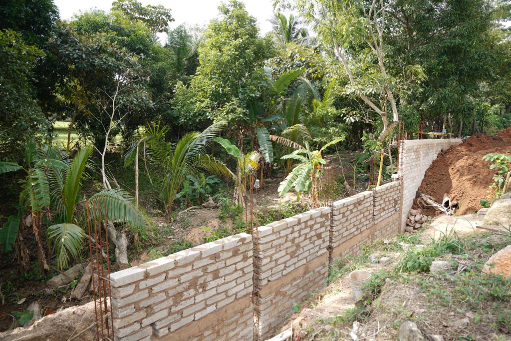 Avanza construcción del muro de contención en el Barrio Tercero