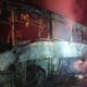 Fuego consume un autobús de pasajeros;  dónde presuntamente viajaban migrantes