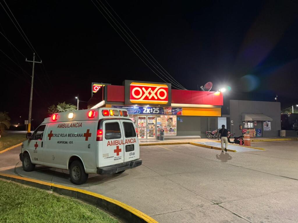 Atracan OXXO ubicado en la Tranístmica, con dirección a Sayula de Alemán