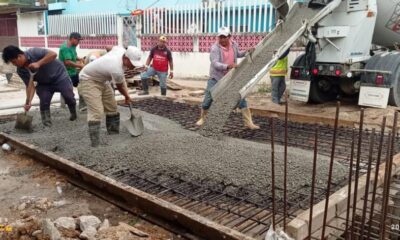 Alcalde de Cosoleacaque supervisa obras en proceso de construcción