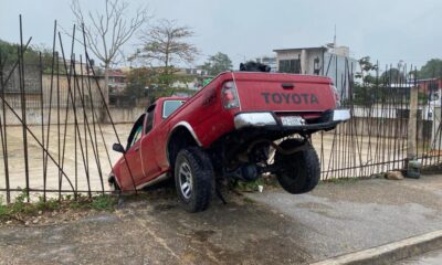 Camioneta se quedó sin frenos y acabó por accidentarse en la avenida Justo Sierra (+ VIDEO)