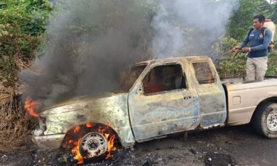 SE INCENDIA CAMIONETA EN LA AUTOPISTA