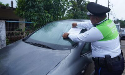 H. Ayuntamiento de Cosoleacaque y Tránsito entregan notificaciones para retirar vehículos macetas