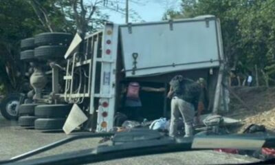 Vuelca camión que transportaba migrantes en la carretera La Angostura, Chiapas; hay 21 heridos