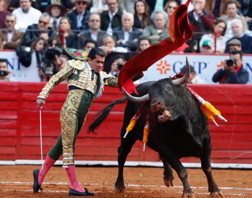 40 mil aficionados abarrotan la Plaza de Toros México