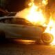 ¡Lo buscan! Presunto extorsionador prende fuego a un auto en Cuautitlán Izcalli y llamas lo alcanzan