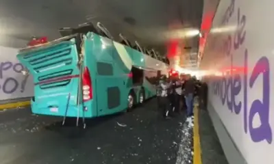 Deja 16 lesion4dos fuerte accidente de autobús de pasajeros; chofer huye