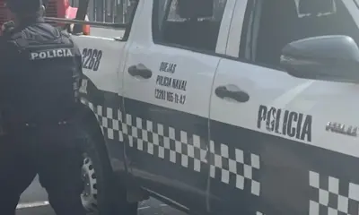 Lo encuentran colgado de una palmera y sin vida en fraccionamiento de Medellín, Veracruz