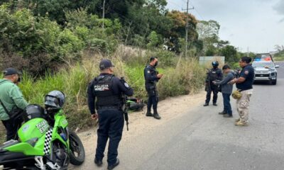Automovilista se quedó sin frenos sobre la carretera Transístmica, y choca a dos elementos de Tránsito de Acayucan