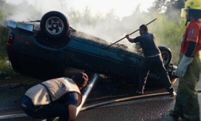 Volcadura e incendio de camioneta en Cosoleacaque