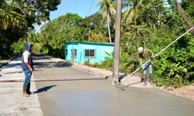 H. Ayuntamiento de Cosoleacaque pavimenta calle en la localidad Cerro Blanco