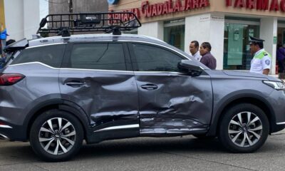 Encontronazo entre ambulancia y camioneta