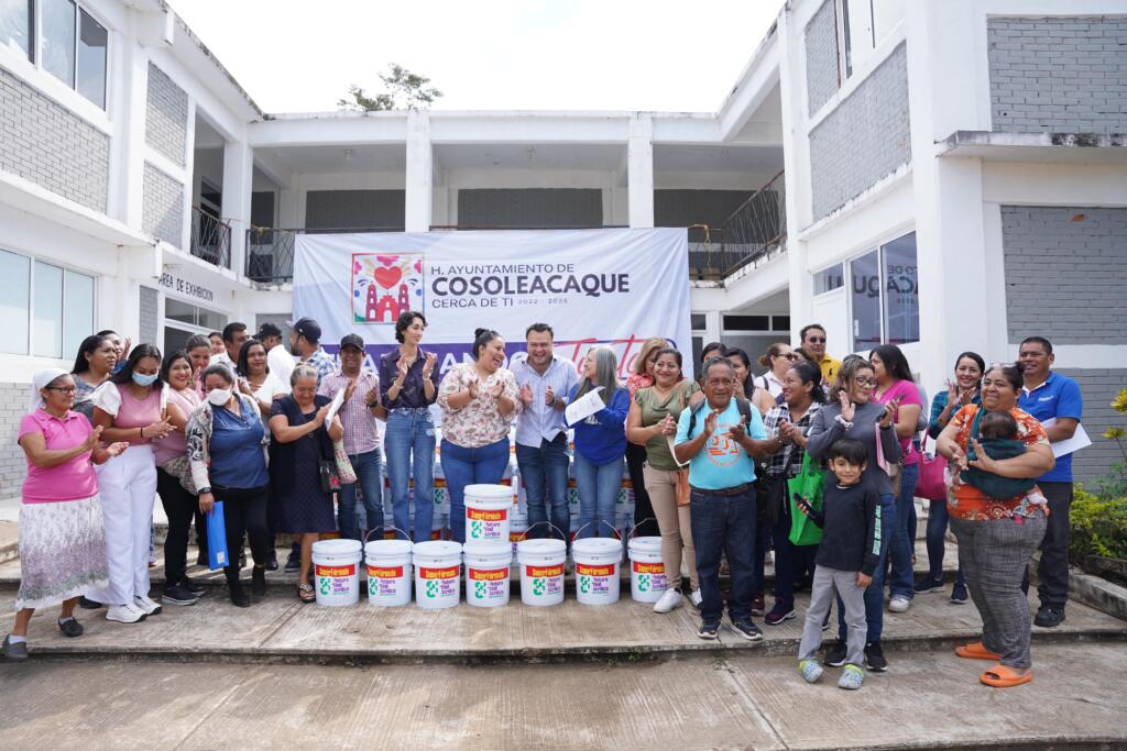 En Cosoleacaque, a través del Programa Trabajando Juntos más escuelas e iglesias son beneficiadas 
