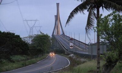 Dos embolsados en las cercanías de la puerta 7 de la refinería Lázaro Cárdenas