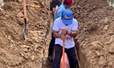 Avanzan trabajos de introducción de red de drenaje y agua potable en Barrio Primero de Cosoleacaque