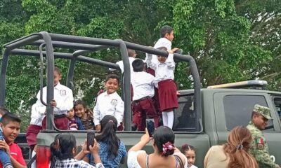 En la primaria Josefa Ortiz de Domínguez de la zona rural de Minatitlán, celebraron a los soldados