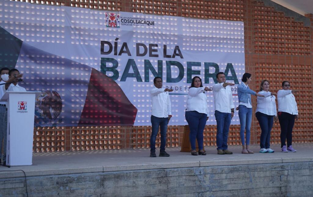 H. Ayuntamiento de Cosoleacaque conmemora el Día de la Bandera