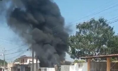 Voraz incendio en chatarrera de la Buenavista Norte