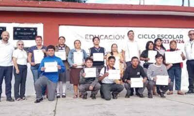 Entregan certificados a través del IVEA mediante asesores solidarios del CETIS-72