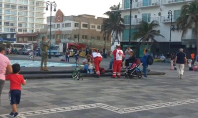 Bebé en carriola cae al mar en malecón de Veracruz; esto sucedió