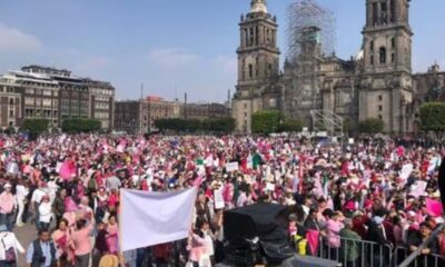 En Marcha por la Democracia, el Zócalo lució repleto, pero sin bandera monumental
