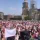 En Marcha por la Democracia, el Zócalo lució repleto, pero sin bandera monumental