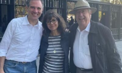 Carlos Urzúa, 24 horas antes de morir, marchó por la democracia; Lorenzo Córdova comparte foto