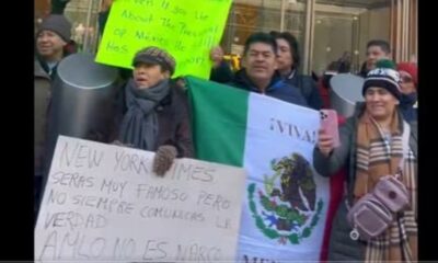 Simpatizantes de AMLO protestan frente a la sede del New York Times en Nueva York