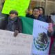 Simpatizantes de AMLO protestan frente a la sede del New York Times en Nueva York