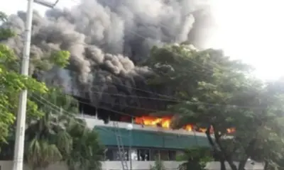 Presuntos normalistas incendian edificio de la Secretaría de Educación en Chiapas