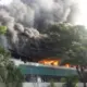 Presuntos normalistas incendian edificio de la Secretaría de Educación en Chiapas