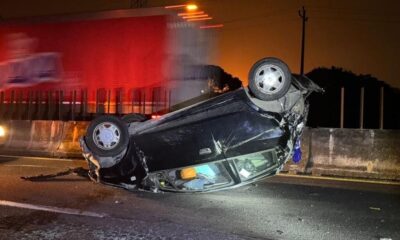 ¡Volcadura en la pista!
