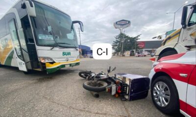 Motociclista que rebasó por la derecha a autobús, acabó derrapando en el Bulevar