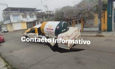 Se fue camión de gas L.P. a socavón en la Insurgentes Norte