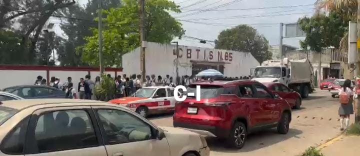 Por advertencia de balacera evacuan el CBTIS-85 en Coatzacoalcos, Ver.