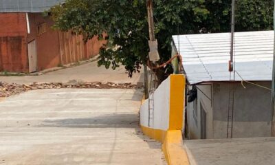 Vecinos de la colonia El Palmar buscan recuperar banqueta presuntamente invadida por un habitante