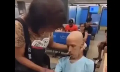 Lleva el cuerpo de su tío para retirar un préstamo en el banco