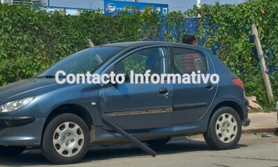 Conductora de carro abre puerta y motociclista se impacta; daños materiales el saldo