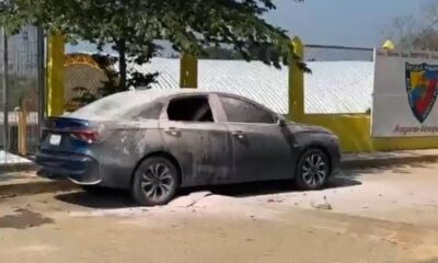 Con bomba Molotov, incendian auto de director de una primaria en Acayucan, Ver.