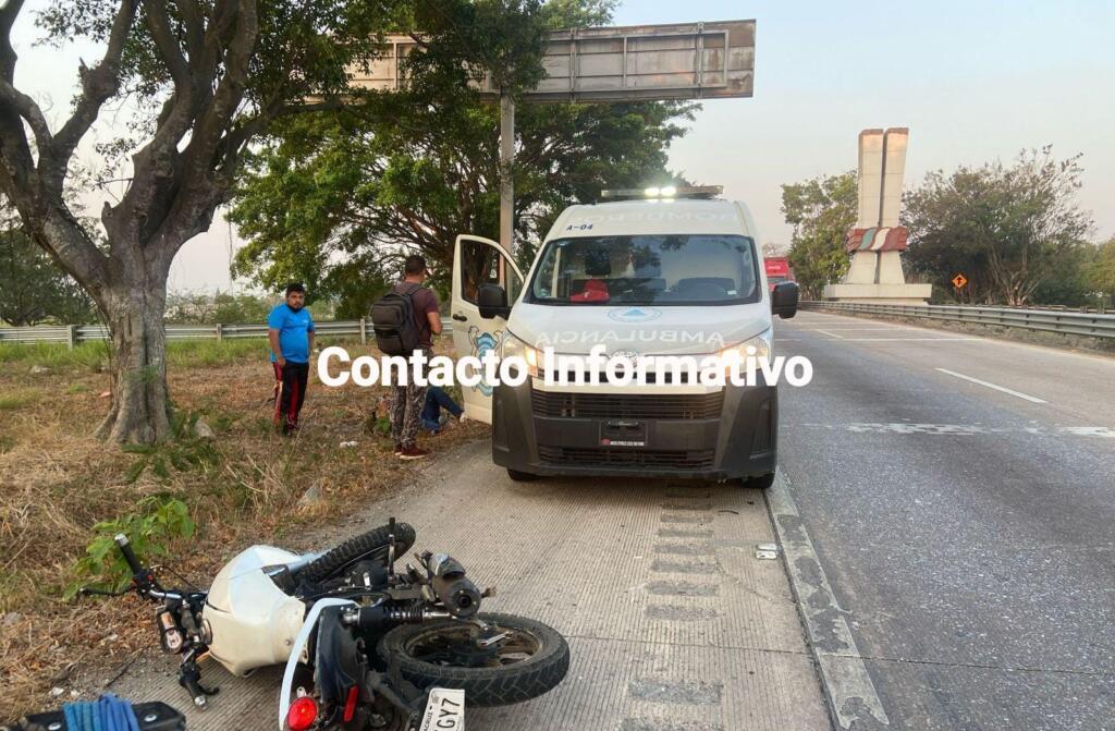 Con fracturas joven motociclista al derrapar en el puente «La Diez»