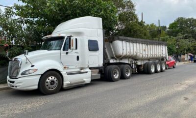 Sigue manifestación de transportistas desplazados por compañía foránea en Minatitlán; piden intervención del Gobierno del Estado 