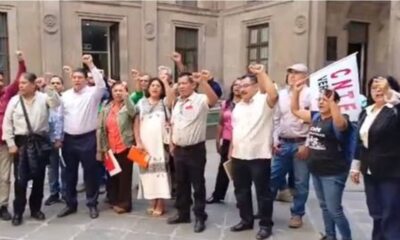 AMLO y CNTE reanudan diálogo; maestros mantienen llamado a paro de labores para el 15 de abril